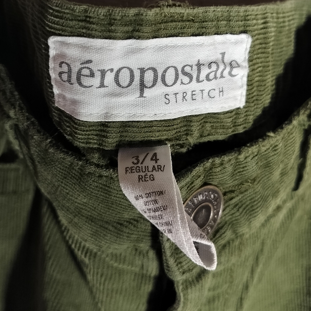Woman's green corduroy Aeropostale stretch size 3 / 4 pants in excellent shape. - Picture 5 of 9